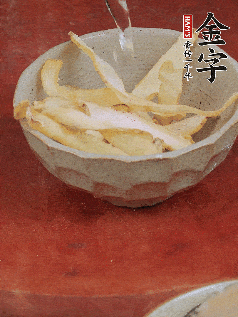 玉竹、花菇分別清水泡發(fā)。
