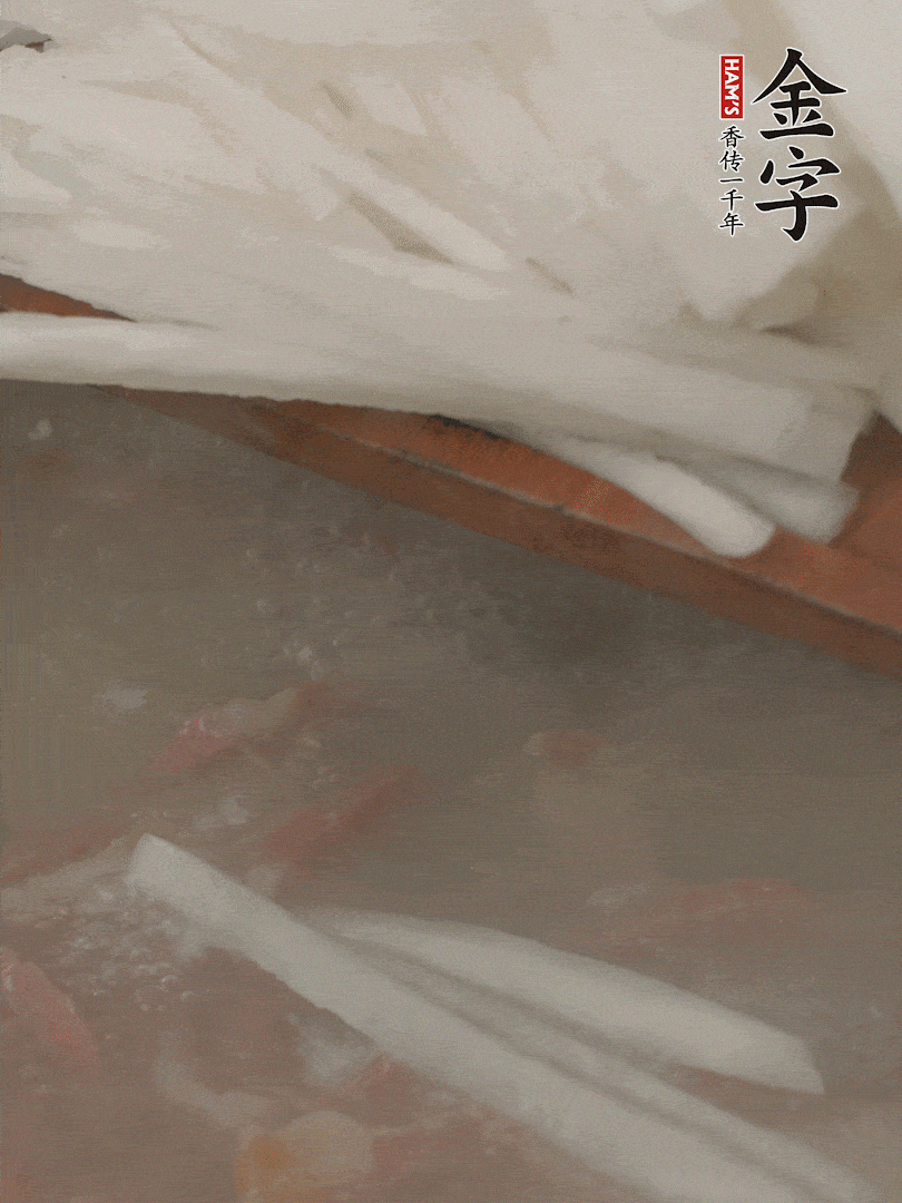 放蘿卜絲，燉5分鐘。