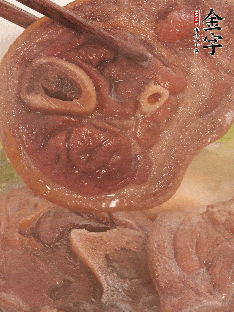 大火燒開(kāi)后，調成小火燜煮30分鐘，煮至蓮藕軟糯。
