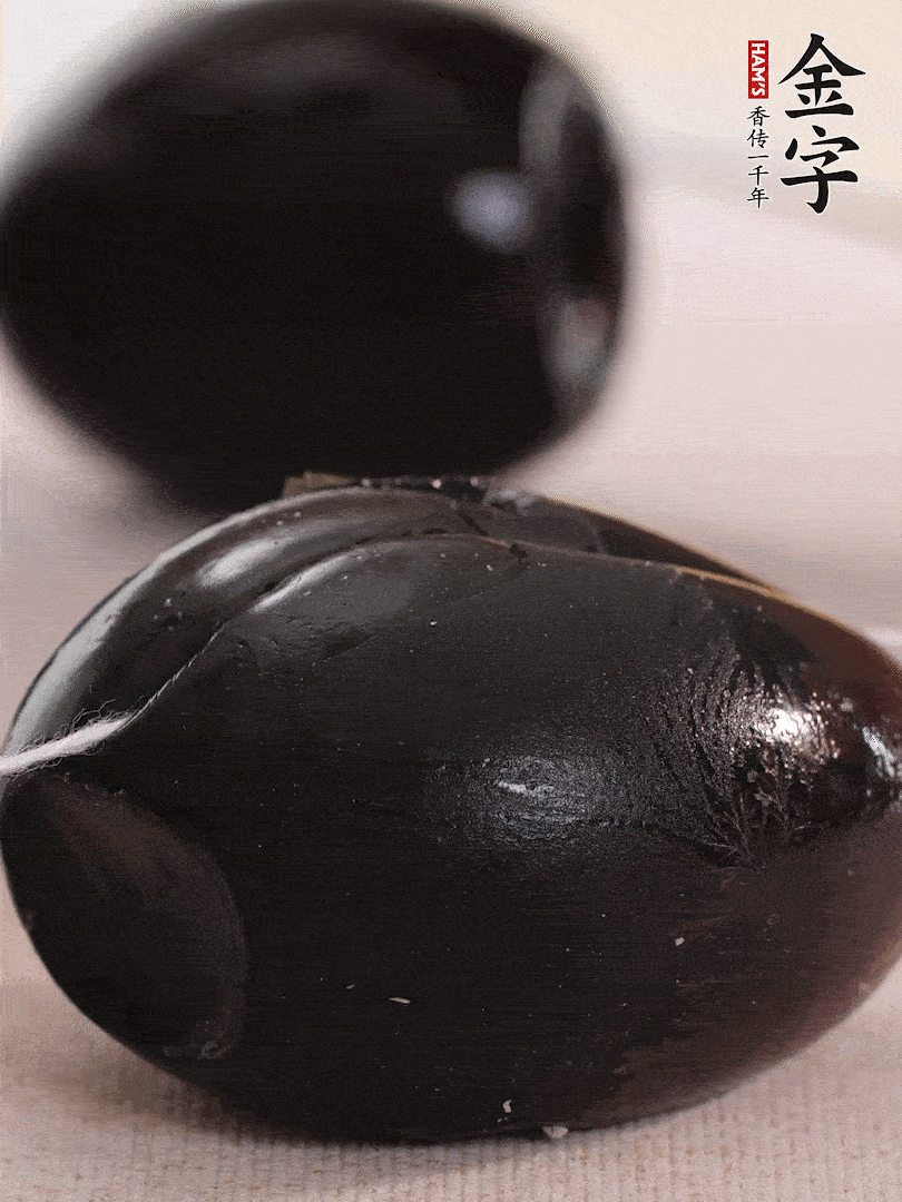 娃娃菜金針菇去跟洗凈，皮蛋改刀。