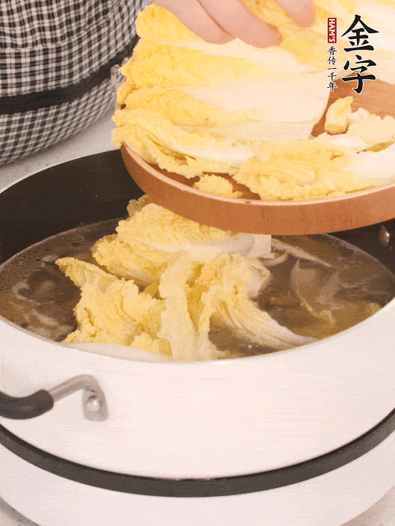 放入娃娃菜、金針菇再燉煮5分鐘。