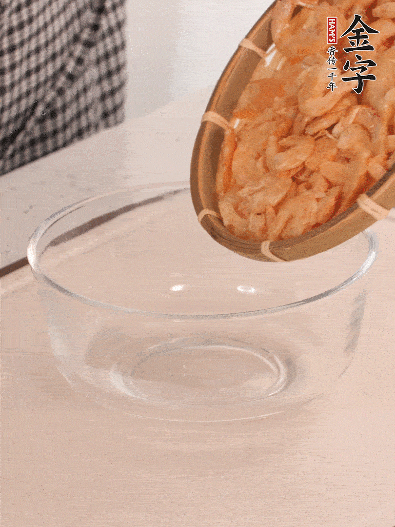 海米提前用溫水浸泡一會(huì )。