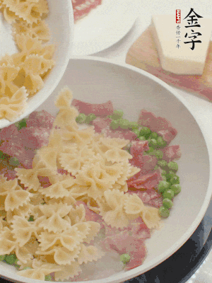 1小勺鹽調味，混合一起燉煮一下。